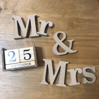 【lov3v様専用】結婚式グッズ 万年カレンダー Mr&Mrsイニシャルオブジェ(その他)