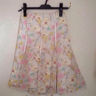 イネド(INED)の花柄シフォンスカート＊＊(ひざ丈スカート)