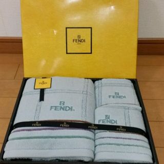 フェンディ(FENDI)の早い者勝ち、更に値下げ　FENDI　バスタオルセット(3枚セット)(タオル/バス用品)