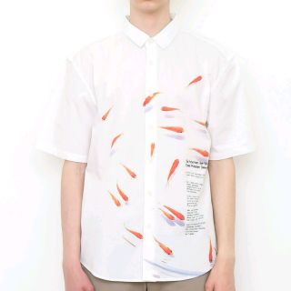 グラニフ(Design Tshirts Store graniph)の【グラニフ】グラフィック半袖シャツ/ゴールドフィッシュメモリー(ホワイト)タグ有(シャツ)