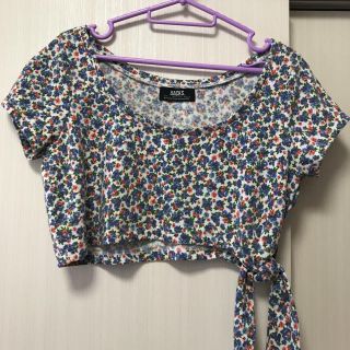 バックス(BACKS)のBACKS バックス ショート丈 トップス 花柄 (カットソー(半袖/袖なし))