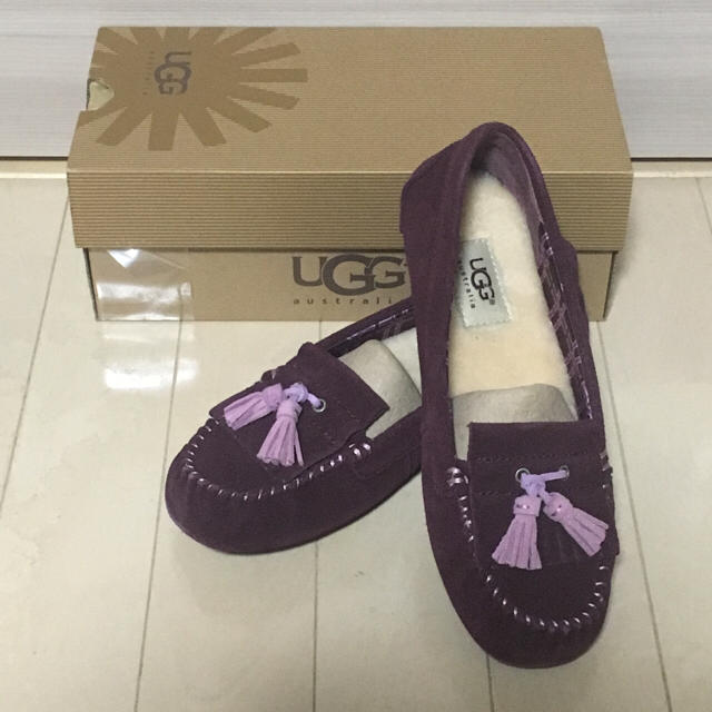 UGG(アグ)の【匿名配送】未使用品 UGGモカシン レディースの靴/シューズ(スリッポン/モカシン)の商品写真