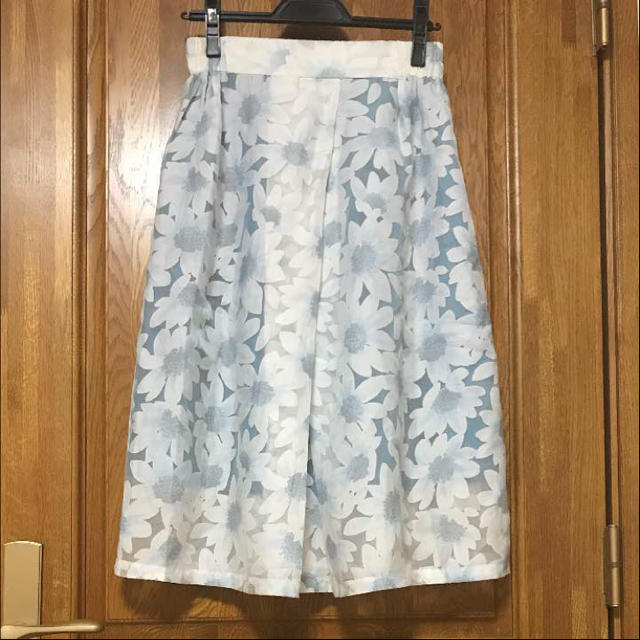 新品☆花柄オーガンジーフレアスカート レディースのスカート(ひざ丈スカート)の商品写真