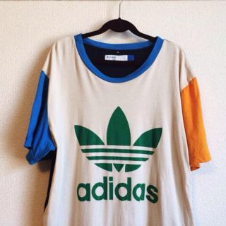 アディダス(adidas)のadidas シャツ(Tシャツ(半袖/袖なし))