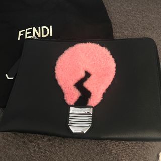 フェンディ(FENDI)のFENDIクラッチ(クラッチバッグ)