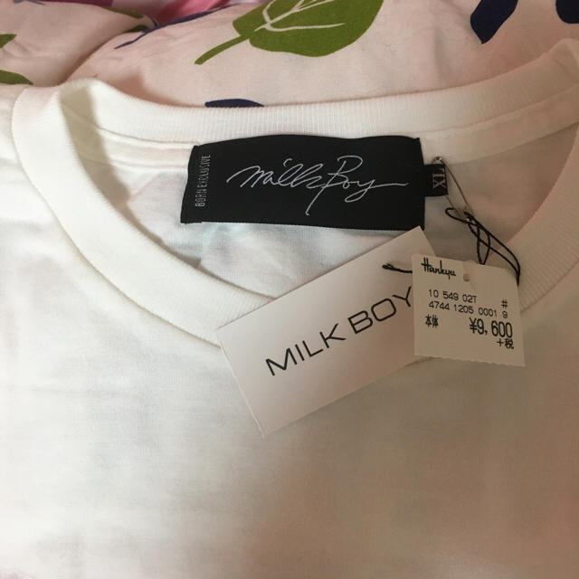 MILKBOY(ミルクボーイ)のまぁ様 専用出品 MILKBOY NEVER LISTEN ベア BIGTシャツ レディースのトップス(Tシャツ(半袖/袖なし))の商品写真