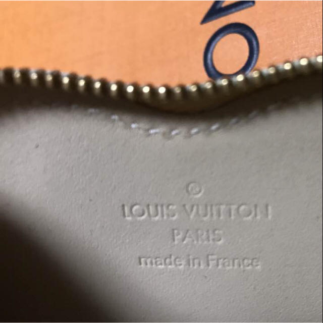 LOUIS VUITTON(ルイヴィトン)のルイヴィトン ヴェルニ LV バックチャーム 小銭、小物入れ【確実正規品】 レディースのファッション小物(その他)の商品写真