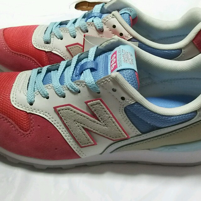 New Balance(ニューバランス)のニューバランス ＷＲ996  ピンク23㎝　2016 パステル レディースの靴/シューズ(スニーカー)の商品写真