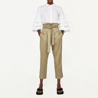 ザラ(ZARA)のZARA ハイウェスト パンツ M(クロップドパンツ)