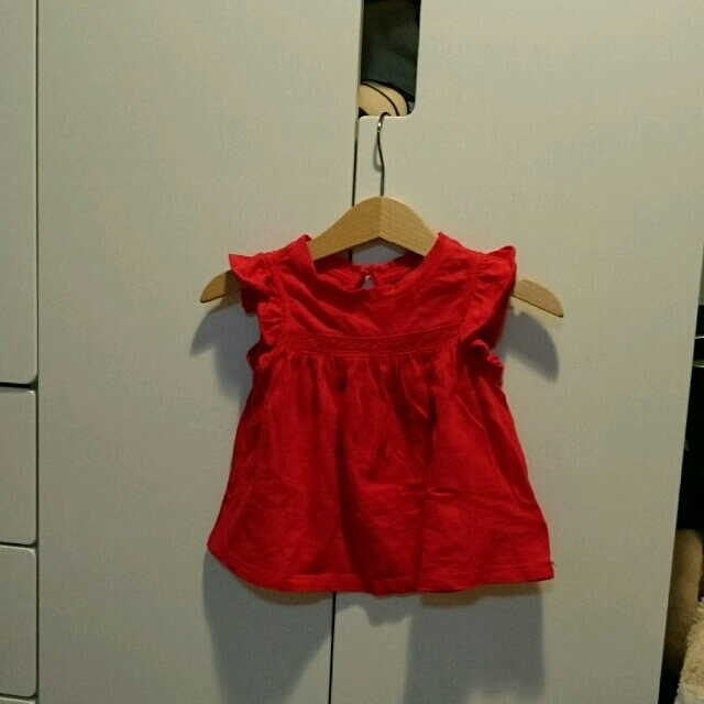 babyGAP(ベビーギャップ)のbabygap☺ノースリーブトップス キッズ/ベビー/マタニティのベビー服(~85cm)(シャツ/カットソー)の商品写真
