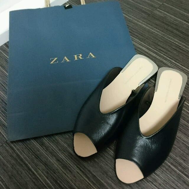 ZARA(ザラ)のなあなあ★様専用  7/1まで フラットレザーサンダル レディースの靴/シューズ(サンダル)の商品写真