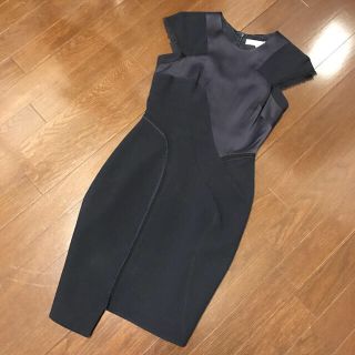 ビーシービージーマックスアズリア(BCBGMAXAZRIA)のBCBG MAXAZRIA ワンピース(ひざ丈ワンピース)