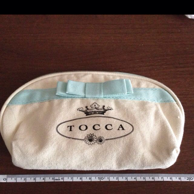 TOCCA(トッカ)のTOCCA シェルポーチ レディースのファッション小物(ポーチ)の商品写真