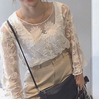 ザラ(ZARA)の○完売品＊レース刺繍ブラウス○(シャツ/ブラウス(長袖/七分))