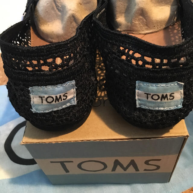 TOMS(トムズ)の専用 TOMS レースシューズブラック23.5㎝ レディースの靴/シューズ(スニーカー)の商品写真