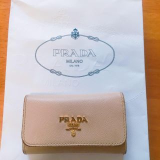 プラダ(PRADA)のPRADA キーケース ベージュ(キーケース)