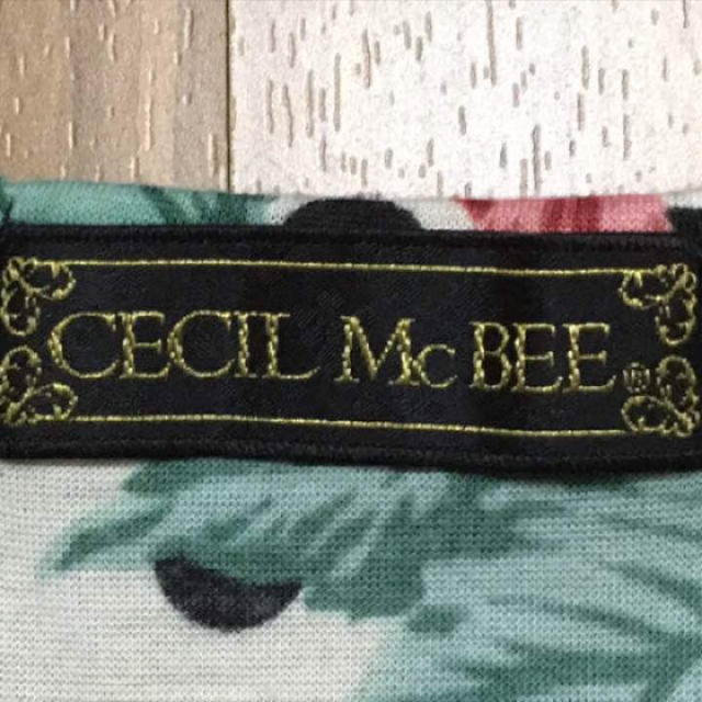 CECIL McBEE(セシルマクビー)の美品 CECIL McBEE タンクトップ M 花柄 レディースのトップス(タンクトップ)の商品写真