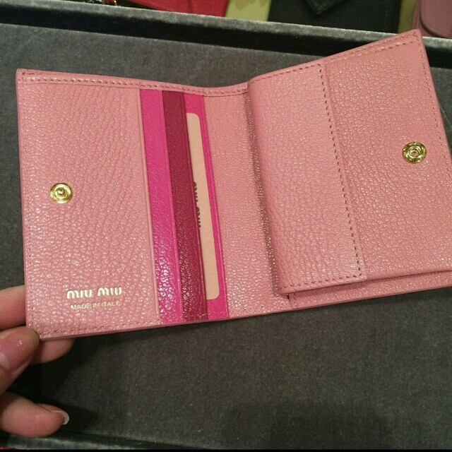 miumiu(ミュウミュウ)のmiumiu マドラスミニ財布 レディースのファッション小物(財布)の商品写真