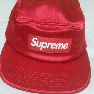 シュプリーム(Supreme)のsupreme satin cap red ｼｭﾌﾟﾘｰﾑ　ｷｬｯﾌﾟ　ﾚｯﾄﾞ(キャップ)