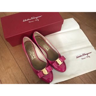 フェラガモ(Ferragamo)のフェラガモ 靴 6C 23cm ピンクエナメル(ハイヒール/パンプス)