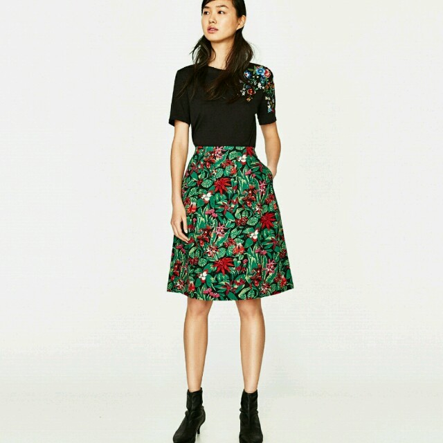 ZARA(ザラ)のZARA 今季♪プリント地ミディスカート XS レディースのスカート(ひざ丈スカート)の商品写真