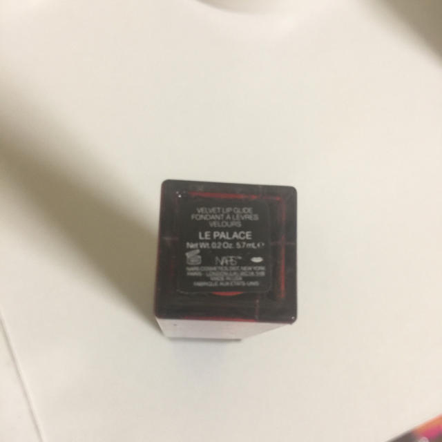 NARS(ナーズ)のベルベットリップグライド LEPALACE コスメ/美容のベースメイク/化粧品(口紅)の商品写真