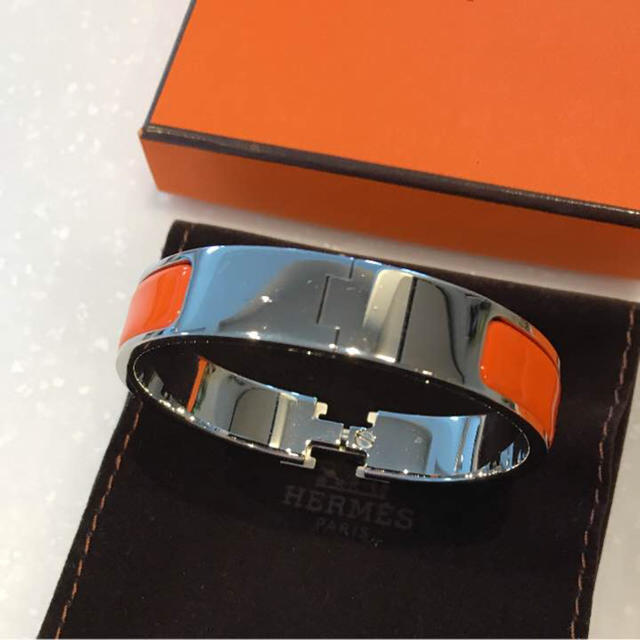 Hermes(エルメス)のHERMES エナメル ブレスレット オレンジ 正規品 本物 レディースのアクセサリー(ブレスレット/バングル)の商品写真