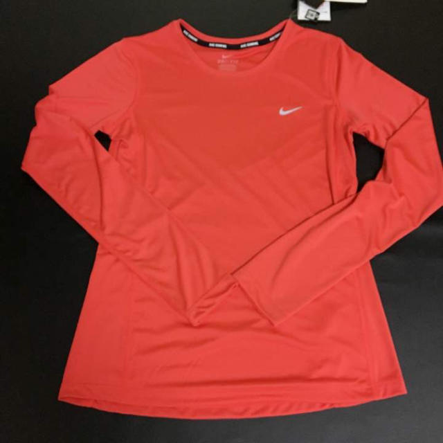 NIKE(ナイキ)のNIKE dryfit ロングTシャツ トレーニングウェア  スポーツ/アウトドアのランニング(ウェア)の商品写真