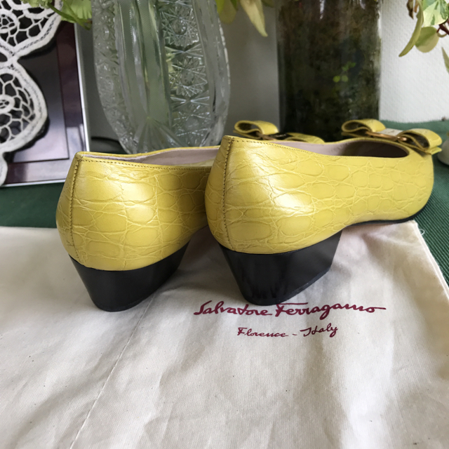 Ferragamo(フェラガモ)の💜新品未使用💜フェラガモ お色が素敵なパンプス レディースの靴/シューズ(ハイヒール/パンプス)の商品写真