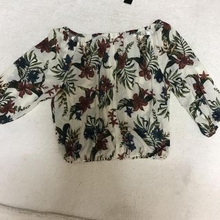 マウジー(moussy)のmoussy 花柄 オフショル tops(シャツ/ブラウス(半袖/袖なし))