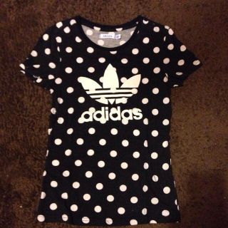 アディダス(adidas)のadidas Tシャツ(Tシャツ(半袖/袖なし))