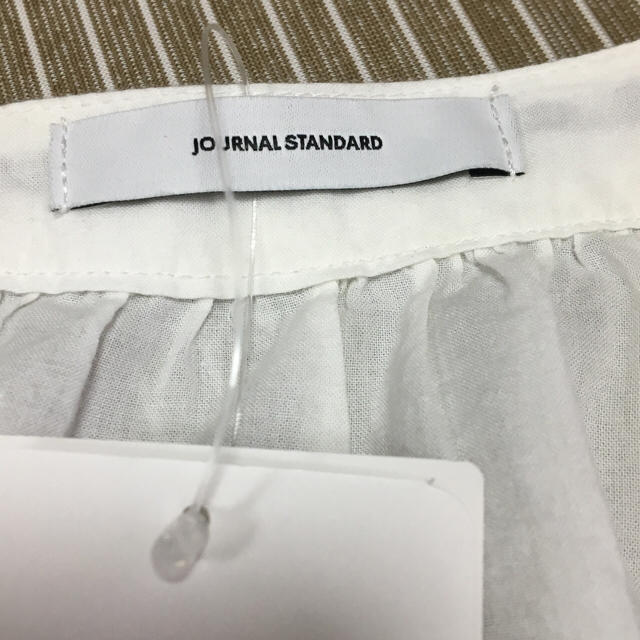 JOURNAL STANDARD(ジャーナルスタンダード)のお値下げ♡ 完売新品 ジャーナルスタンダード エンブロイダリー  レディースのトップス(シャツ/ブラウス(長袖/七分))の商品写真