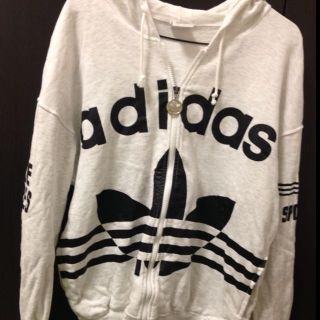 アディダス(adidas)のadidas パーカー(パーカー)