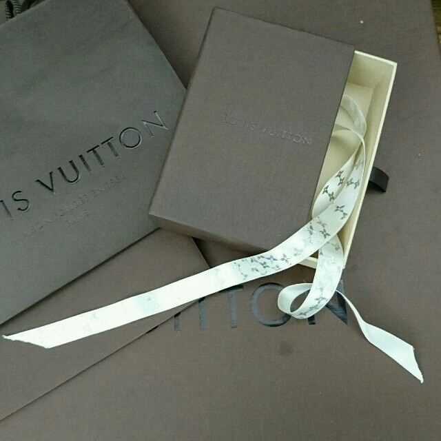 LOUIS VUITTON(ルイヴィトン)のyunさま専用 美品 クリスマス限定リボン レディースのバッグ(ショップ袋)の商品写真