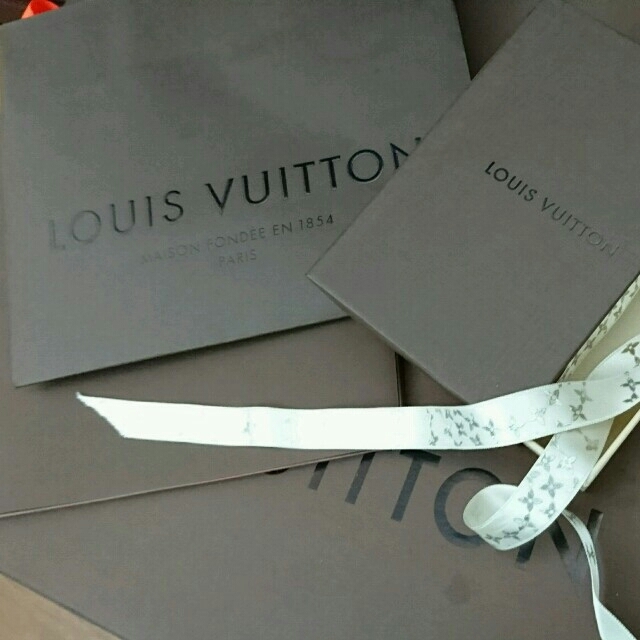 LOUIS VUITTON(ルイヴィトン)のyunさま専用 美品 クリスマス限定リボン レディースのバッグ(ショップ袋)の商品写真