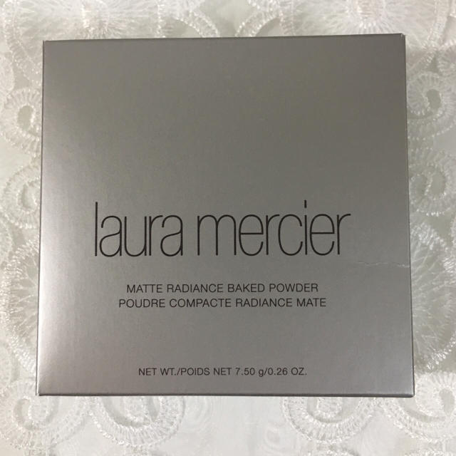 laura mercier(ローラメルシエ)の新品 マットラディアンス ベイクドパウダー  ハイライト01 コスメ/美容のベースメイク/化粧品(フェイスカラー)の商品写真