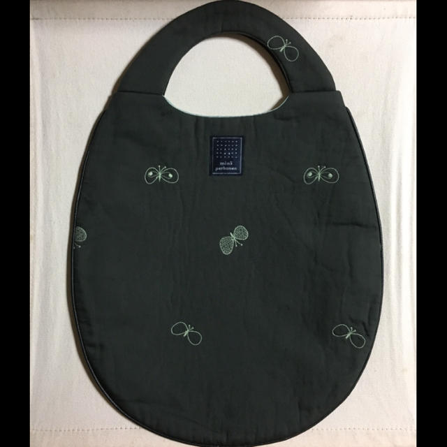 mina perhonen(ミナペルホネン)のミナペルホネン エッグバッグ 未使用 choucho カーキグレー レディースのバッグ(ハンドバッグ)の商品写真
