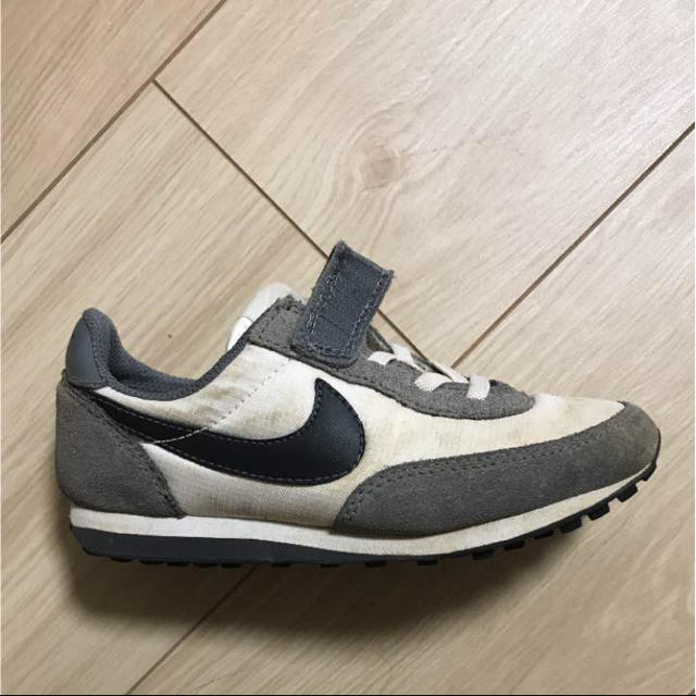 NIKE(ナイキ)のNIKE スニーカー キッズ 17cm キッズ/ベビー/マタニティのキッズ靴/シューズ(15cm~)(スニーカー)の商品写真