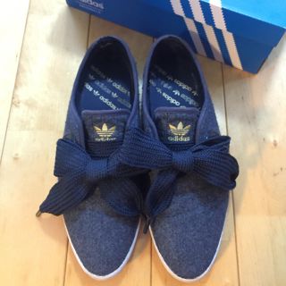 アディダス　adidas デニム　リボン　スニーカー 25.5cm 未使用