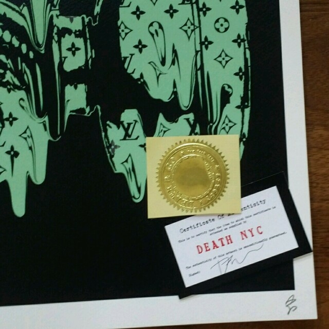 ルイヴィトン ガスマスク 黒×緑 DEATH NYC サイン入り 限定ポスター エンタメ/ホビーの美術品/アンティーク(絵画/タペストリー)の商品写真