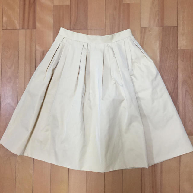 M-premier(エムプルミエ)のMプルミエ イエローフレアースカート レディースのスカート(ひざ丈スカート)の商品写真