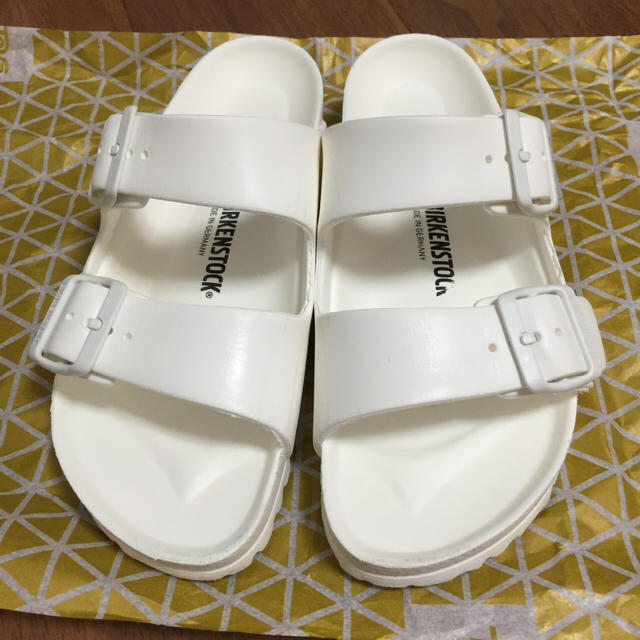 BIRKENSTOCK(ビルケンシュトック)のBIRKENSTOCK アリゾナ EVA ホワイト 37 レディースの靴/シューズ(サンダル)の商品写真