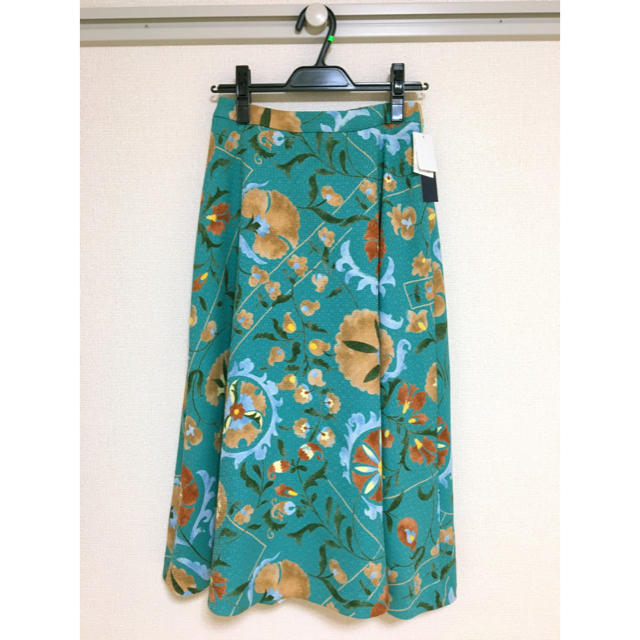 Lily Brown(リリーブラウン)のLily  Brown オリエンタル花柄スカート レディースのスカート(ひざ丈スカート)の商品写真