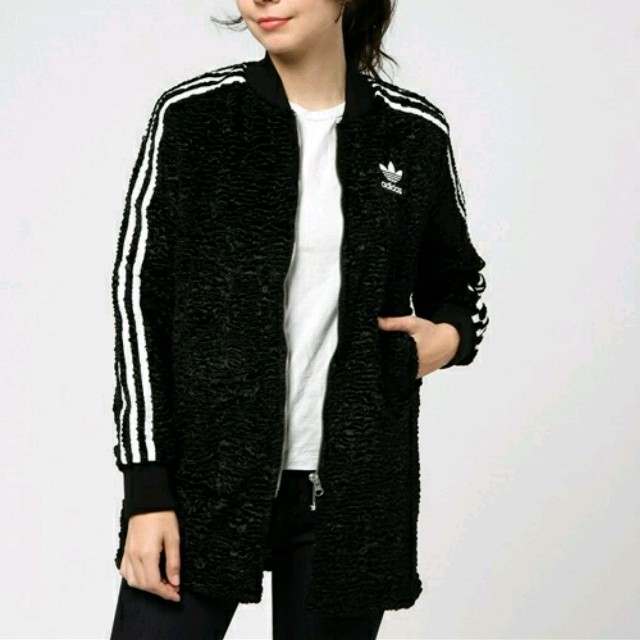 adidas(アディダス)のadidas originals LONG TRACK TOP S レディースのジャケット/アウター(毛皮/ファーコート)の商品写真