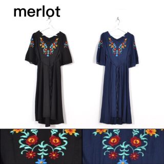 メルロー(merlot)のコマ様専用メルロー 花刺繍ウエストマークロングワンピース ネイビー(ロングワンピース/マキシワンピース)