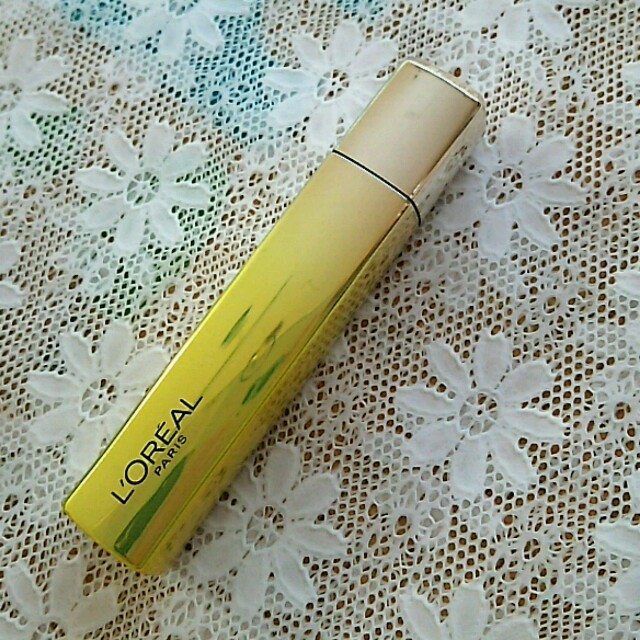 L'Oreal Paris(ロレアルパリ)のロレアルパリ☆ユイルカレス801 コスメ/美容のベースメイク/化粧品(リップグロス)の商品写真