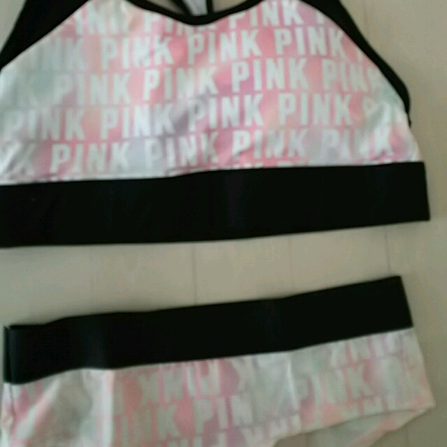 Victoria's Secret(ヴィクトリアズシークレット)の新品☆ヴィクトリアシークレット PINK スポーツブラ セット レディースの下着/アンダーウェア(ブラ&ショーツセット)の商品写真