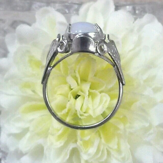 ヴィンテージ★ムーンストーンカラーのリング指輪 レディースのアクセサリー(リング(指輪))の商品写真