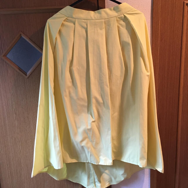 GU(ジーユー)のGU 今期 完売 イエロー スカート レディースのスカート(ひざ丈スカート)の商品写真