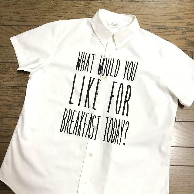 I am I(アイアムアイ)のI am Iアイアムアイ メッセージロゴプリントホワイトシャツ レディースのトップス(シャツ/ブラウス(半袖/袖なし))の商品写真